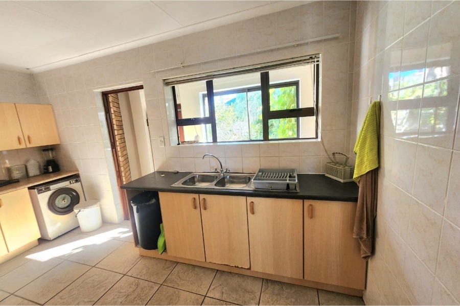 6 Bedroom Property for Sale in Wavecrest Eastern Cape